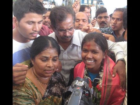 ఎవరెస్ట్: పూర్ణ, ఆనంద్‌లకు ఘన స్వాగతం(పిక్చర్స్)