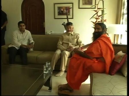 పాఠంగా యోగా: చంద్రబాబుతో రామ్‌దేవ్ భేటీ