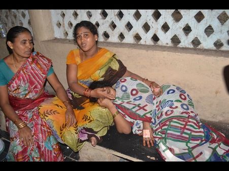 పిల్లలతో ఫ్యామిలీ సూసైడ్: బయటపడిన తల్లి (పిక్చర్స్)