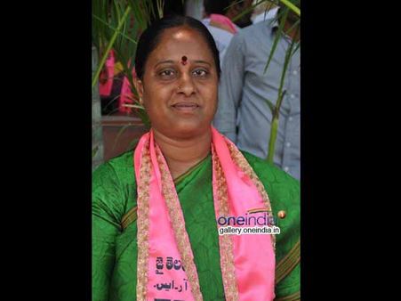 కెసిఆర్ వ్యక్తిత్వం బయటపడింది: సురేఖ, జీతాలపై ఎపి