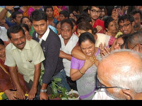 బియాస్ విషాదం: అరవింద్‌కు కన్నీటి వీడ్కోలు(పిక్చర్స్)