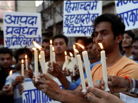 బియాస్ ట్రాజెడీ: డెత్ సర్టిఫికేట్లు, కాలేజ్ వద్ద ఆందోళన