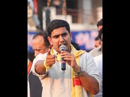 ప్రభుత్వానికి చంద్రబాబు: పార్టీకి నారా లోకేష్