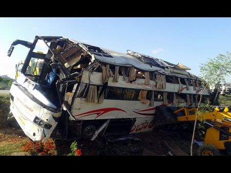 వోల్వో అదుపు తప్పి, మరో పల్టీ కొడితే..(పిక్చర్స్)