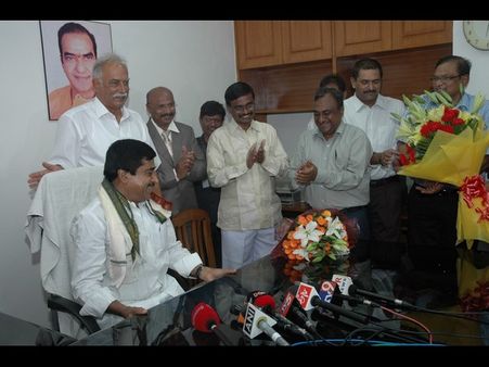 ఎన్టీఆర్.. హైదరాబాద్ టు ఢిల్లీ, బాబు ఎదుట! (పిక్చర్స్)