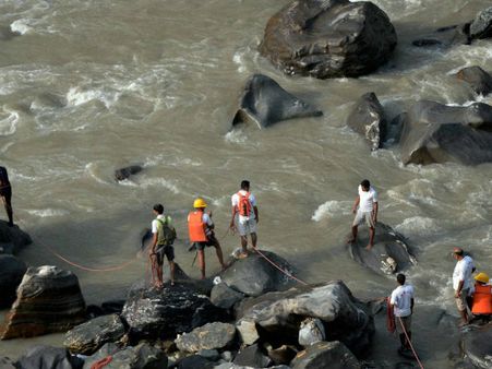 బియాస్ విషాదం: మరో ముగ్గురి మృతదేహాలు లభ్యం
