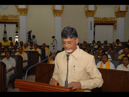 అసెంబ్లీలో ఏసీ లేదని జగన్ పార్టీ, చెమటలతోనే..!