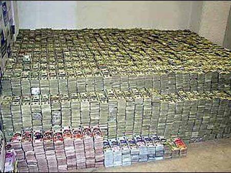 స్విస్ బ్యాంకుల్లో భారతీయులు ఇంకా దాస్తున్నారు