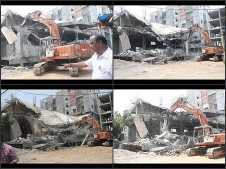 కెసిఆర్ ఆదేశం: గురుకుల్ వద్ద ఉద్రిక్తత, ఎమ్మెల్యే అరెస్ట్