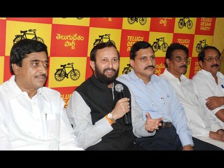 టీవీ చానెళ్ల బ్యాన్‌పై కెసిఆర్‌కు ప్రకాష్ జవదేకర్ లేఖ