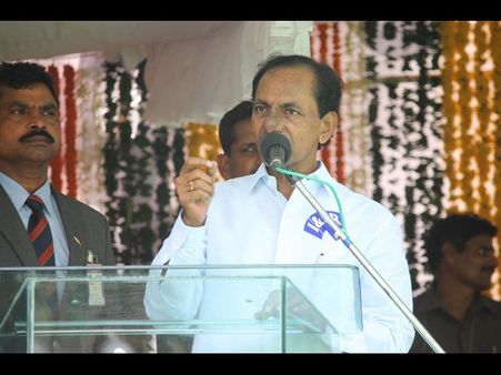 టిటిడిపి టార్గెట్: బాబును ఏకేసిన కెసిఆర్, మాట్లాడట్లేదని