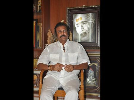 సాయి వివాదం: ఘాటుగా మోహన్ బాబు (పిక్చర్స్)