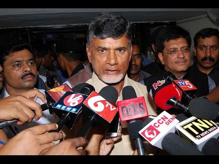  ఢిల్లీలో బాబు: కేంద్ర మంత్రులతో చేతులు (పిక్చర్స్)