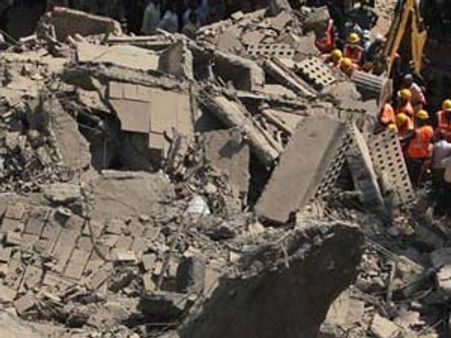 చెన్నైలో కూలిన భవనం: మృతుల్లో తెలుగువారు