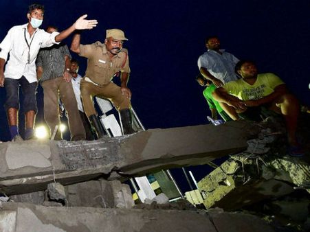 చెన్నై: రెస్క్యూ ఆపరేషన్‌కు మరో రెండ్రోజులు (పిక్చర్స్)