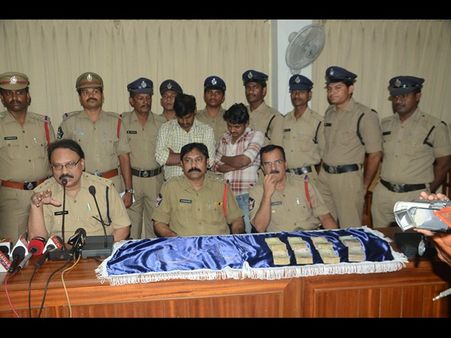 బ్యాంక్ చీటర్స్, కారు దొంగ అసి. కెమెరామెన్ (పిక్చర్స్)