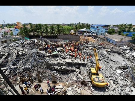 చెన్నైలో కూలిన భవనం: చిరు, చంద్రబాబు పరామర్శ