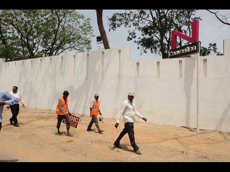 నాగార్జునకు మళ్లీ ఊరట, సస్పెన్స్: లాయర్ల వాదనలు