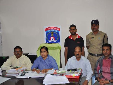  పెళ్లికి నిరాకరణ: యువతికి వేధింపులు, అరెస్ట్(ఫొటో)