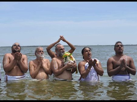  వర్షాలు: హిమాయత్‍సాగర్‌లో ‘వరుణ జపం’(పిక్చర్స్)