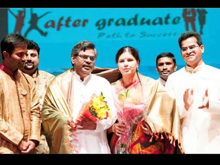 సిరివెన్నెల అంతరంగం: ఊపేసిన పాడుతా తీయగా