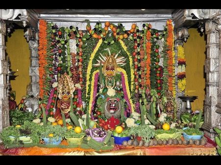 శాకాంబరి అలంకరణలో మహంకాళి, పెద్దమ్మ(పిక్చర్స్)