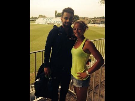 పెళ్లి చేసుకోమన్న డెనిల్లే కోహ్లీతో భేటీ (పిక్చర్స్)