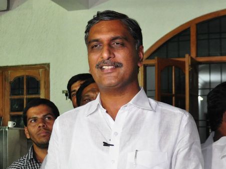 జీర్ణించుకోలేకపోతున్నారు, ఆపడంలేదు: బాబుపై హరీష్