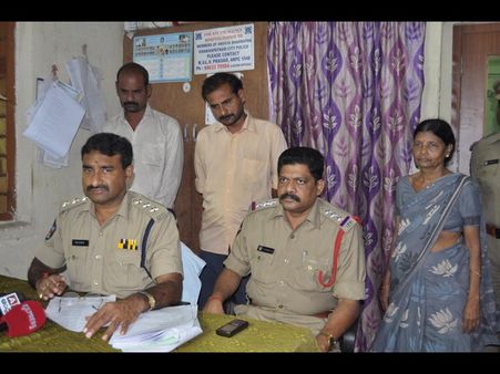  స్త్రీతో లింక్‌పై భార్య ప్రశ్న,ఆత్మహత్య: అరెస్ట్ (పిక్చర్స్)