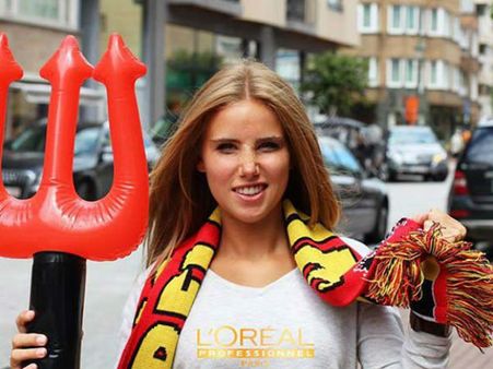 కాంట్రవర్సీ ఫోటో: వరల్డ్‌కప్ హాట్ బ్యూటీకి మిస్సయింది!