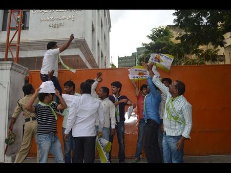 బీజేపీ ఆఫీసుపై టీ జాగృతి దాడికి ఇలా... (పిక్చర్స్)