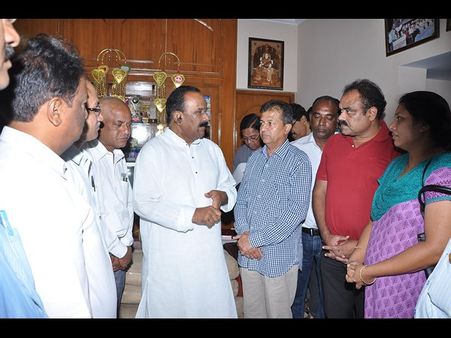 స్థాయి ఎవరికీ లేదు, కేసీఆర్ కూడా: నాయిని (పిక్చర్స్)