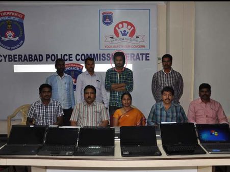 చెడు అలవాట్లు: నమ్మించి ల్యాప్‌టాప్‌ల చోరీ (ఫొటో)