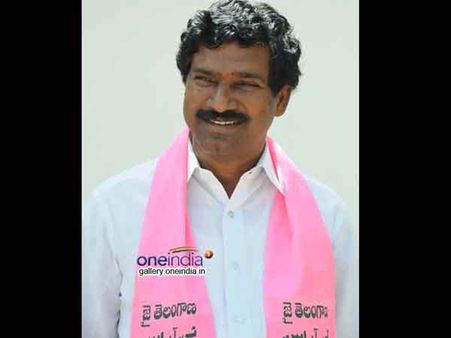 కిరణ్ రెడ్డి ఫోటొలను చించేసిన టీ డిసిఎం రాజయ్య