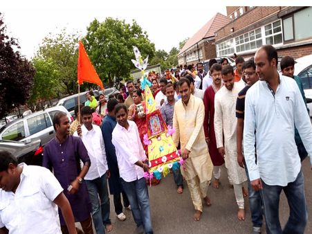మహిళల డ్యాన్స్: లండన్ ఎన్నారైలు బోనాలెత్తారు