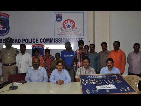 ఒంటరి స్తీలకు చిత్తుగా కల్లు తాగించి చంపేశారు (ఫొటో)