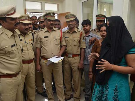 సౌదీ పీడ: మహిళకు నరకం చూపించారు (ఫొటోలు)