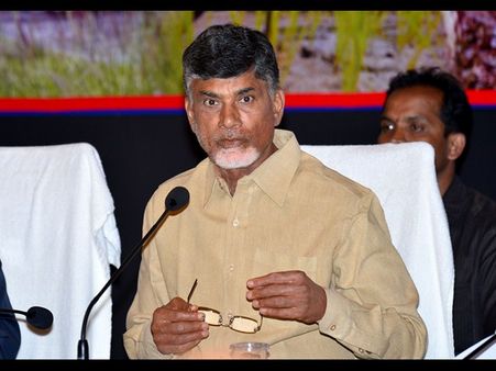 నన్ను నమ్మండి: ఆర్బీఐపై షాకిచ్చిన బాబు, నినాదాలు