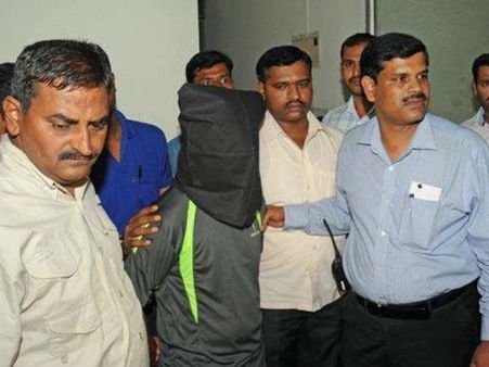 బెంగళూర్: నిందితుడి వద్ద రేప్ వీడియో, అరెస్టు