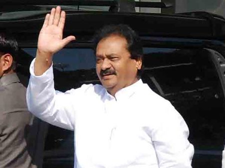 కేటీఆర్‌కు హెచ్చరిక: తెరాసను ఏకిపారేసిన షబ్బీర్, సారీ