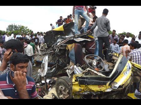 ప్రమాదంపై రైలు డ్రైవర్..., ఏపీ స్కూళ్లలో నివాళులు