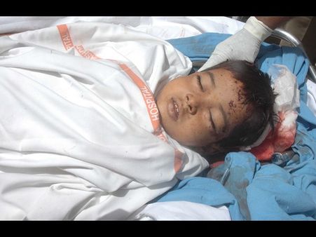 గాంధీ వద్ద ఇలా, ఓయులో కొవ్వొత్తులు (ఫొటోలు)