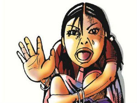 బాలికపై టీచర్ అత్యాచారం: కన్నకూతురిపై దారుణం