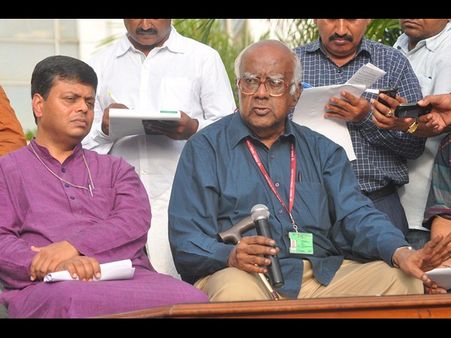 చంద్రబాబు చెప్పారు, సాధ్యం కాదు: రాజధానిపై కమిటీ