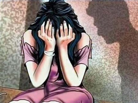 రేప్ చేసి మహిళకు ఉరి: ఏడేళ్ల బాలికపై అత్యాచారం