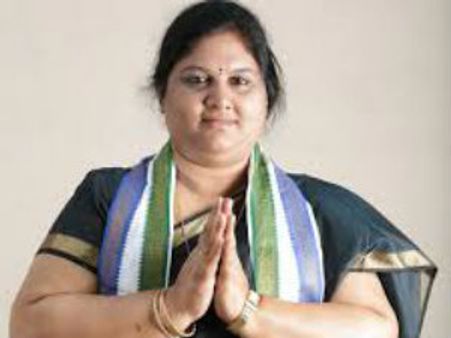 జగన్ పార్టీ ఎంపీ కొత్తపల్లి గీతకు అభ్యంతరకర సందేశాలు
