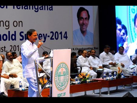 కెసిఆర్ సర్వే: ఒక్క రోజులో సాధ్యమా? (పిక్చర్స్)