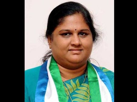 అభ్యంతరకర సందేశాలు: జగన్ పార్టీ వారిపై గీత ఫిర్యాదు