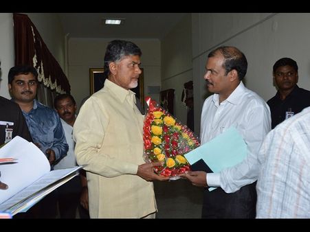 చంద్రబాబు, నారా లోకేష్‌లతో ఎన్నారై భేటీ (పిక్చర్స్)