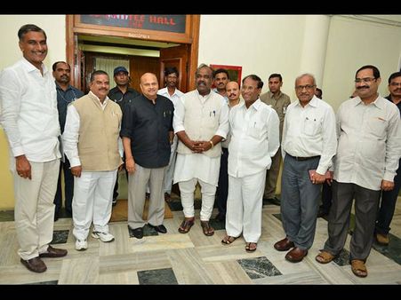 ఏపీ, టీ మనసులు కలిసే...: సర్దుకుపోదాం (పిక్చర్స్)